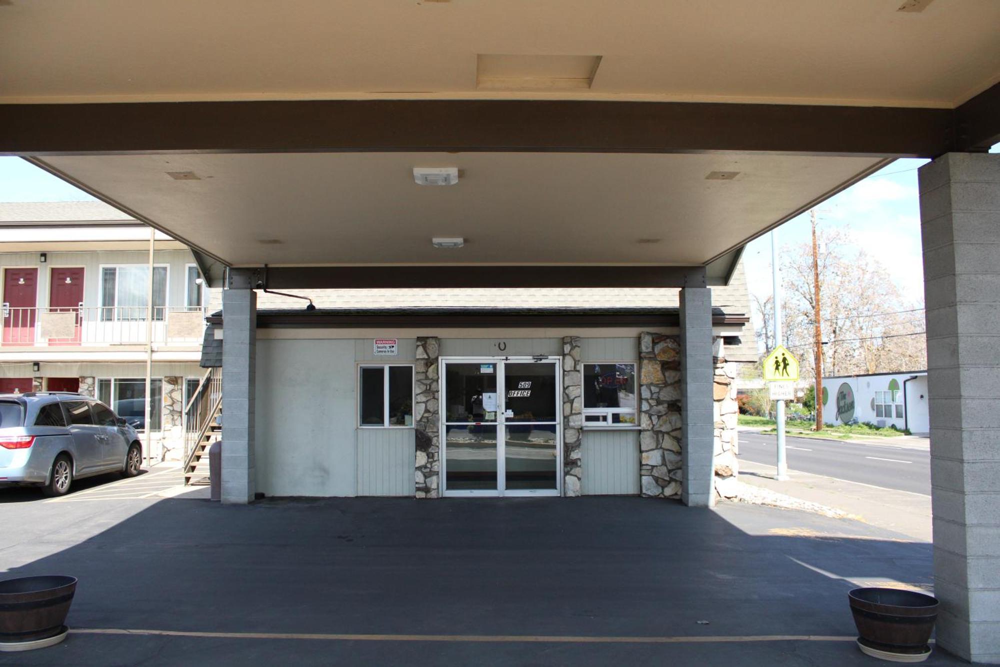 Pine Tree Inn Medford Exterior foto